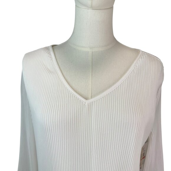 Fever White Pleated Peplum Blouse – Size XS – Romantic & Flowy - NWT - Picture 3 of 8